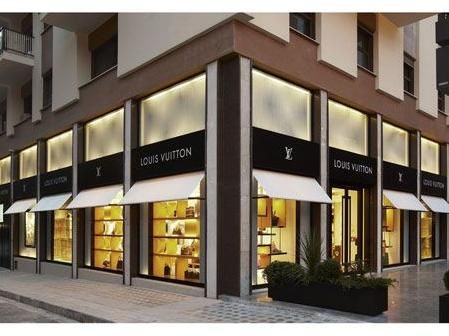 Louis Vuitton - Palermo — Shopping Deluxe — LuuryVipHotels SrL